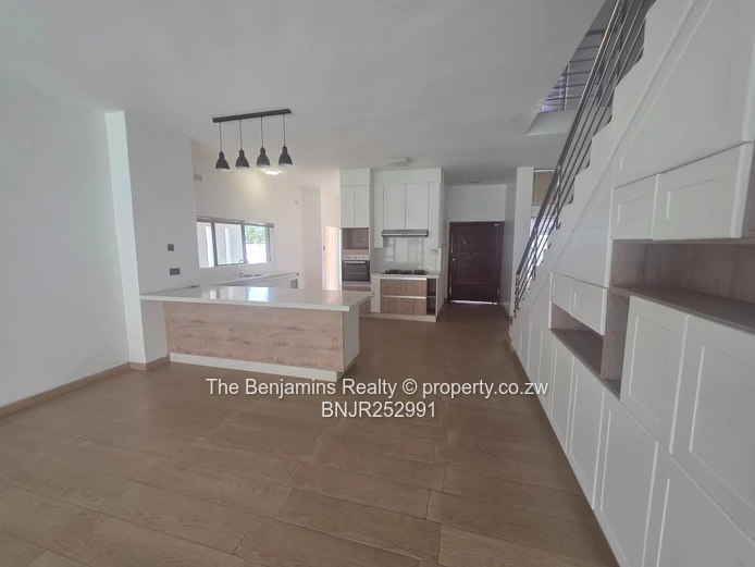Four Bedroom Townhouse In Avondale