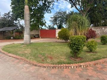 3 Bedroom Flat & Apartment