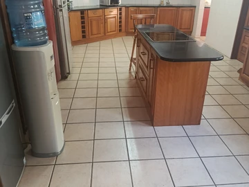 6 Bedroom House