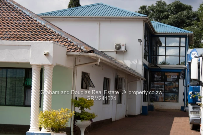 Hillside house for sale (Sole Mandate)