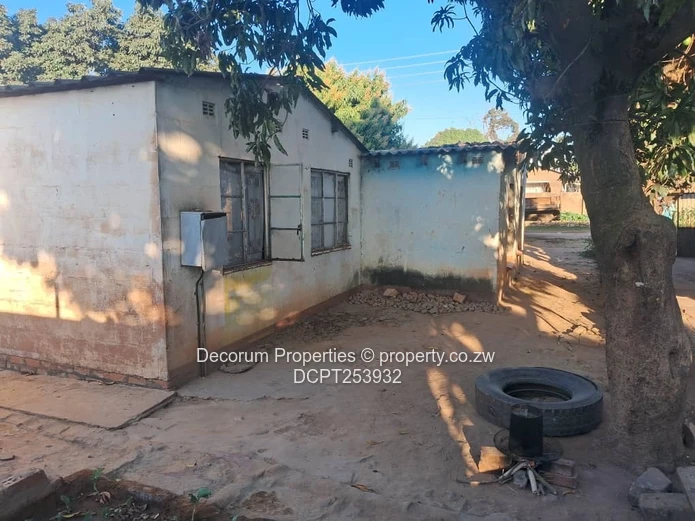 4-Bed Brick Home  in Glen Norah for sale (Sole Mandate)