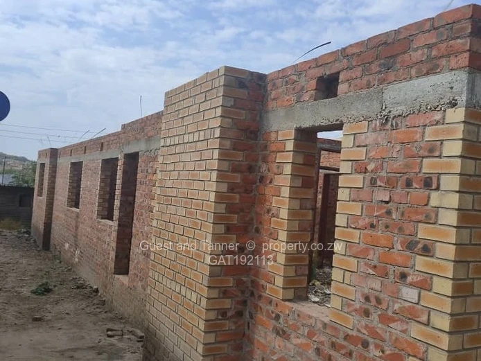 Incomplete Modern House for Sale in Amalinda Ivory Park on Fully Serviced 316sqm Stand (Sole Mandate)