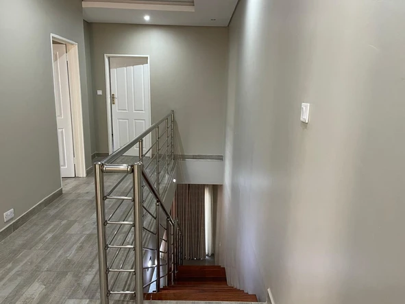 4 Bedroom Flat & Apartment