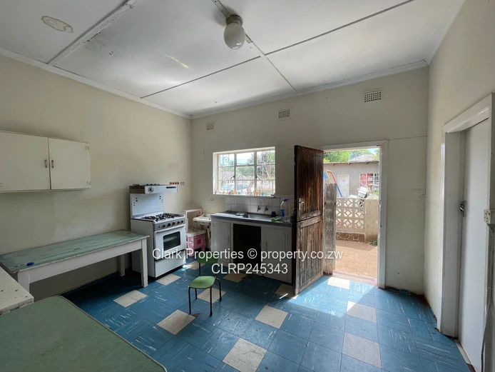 Excellent Location - offices, school, home