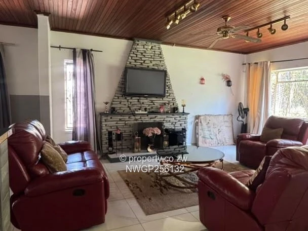 Spacious 3-Bed Home in Ilanda on 1679m² with Borehole & Solar