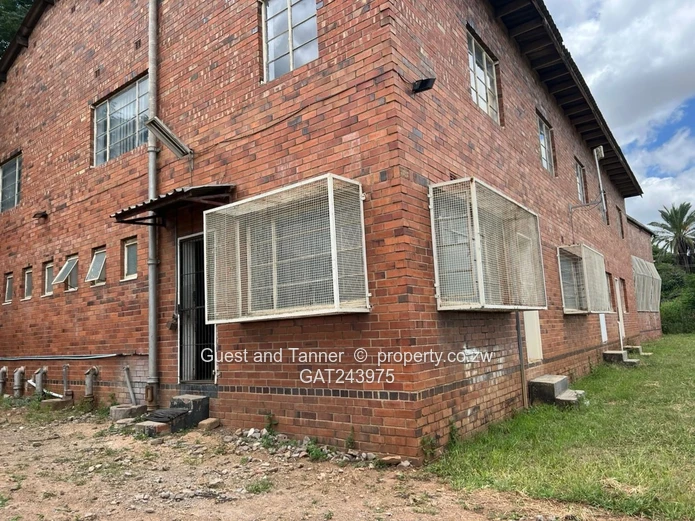 Commercial Warehouse with Title Deed for Sale in Thorngrove!