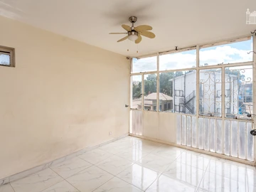 2 Bedroom Flat & Apartment