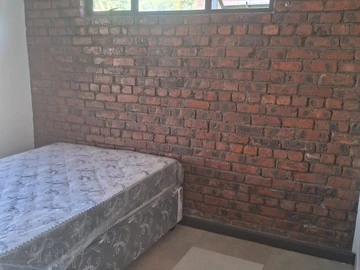 2 Bedroom Flat & Apartment