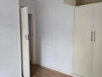 2 Bedroom Flat & Apartment