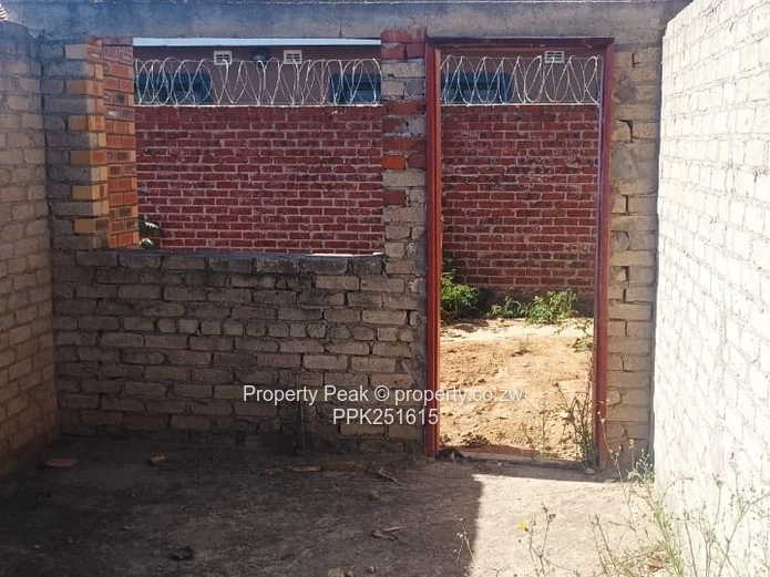 Adelaide Park: Incomplete 3-Bed , Garage, Main En-Suite