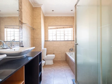 3 Bedroom Flat & Apartment