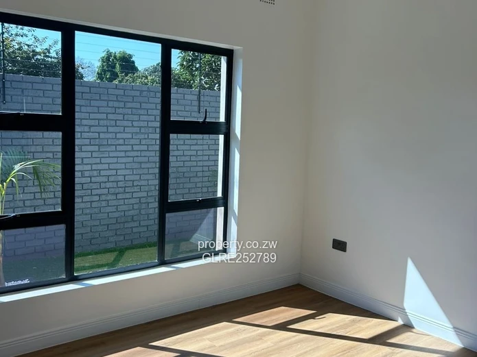 Bright 4-Bed Mount Pleasant Flat with Modern Kitchen & Borehole