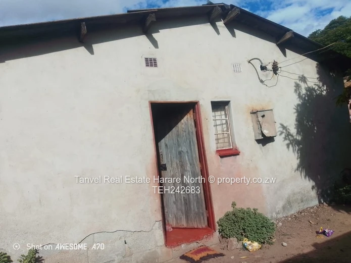 Budiriro 1 Core-house on 300sqm with 5 rooms .deeds