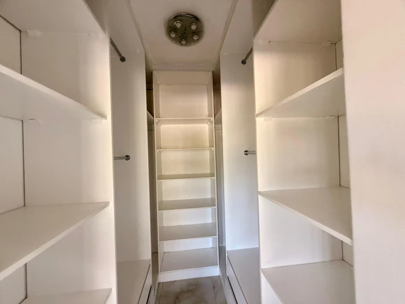 2 Bedroom Flat & Apartment