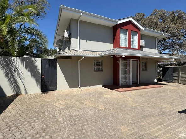 2 Bedroom Flat & Apartment