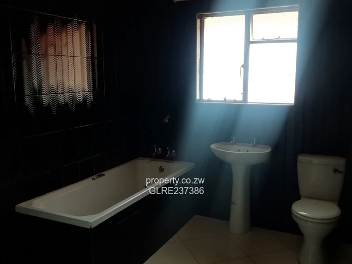 House to Let. Kamfinsa (Greendale) Commercial/ Residential Use 