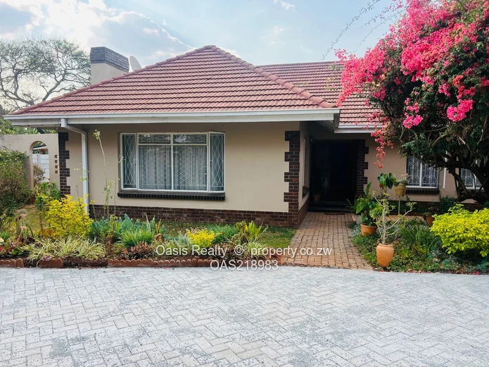 Neat 3 beds House on 1/2 Acre For Sale