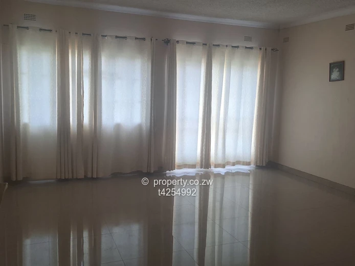 Greystone Park neat 6 bedroomed house to Rent 