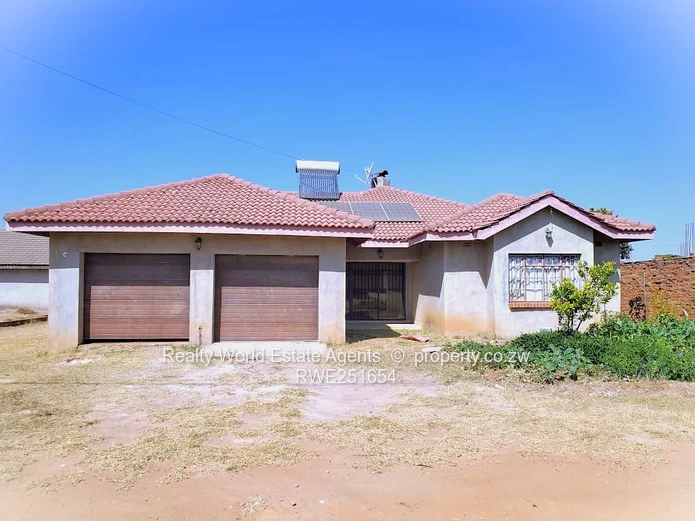 For Sale: 5-Bed Home with 2-Bed Cottage – Zimre Park, Ruwa (Sole Mandate)