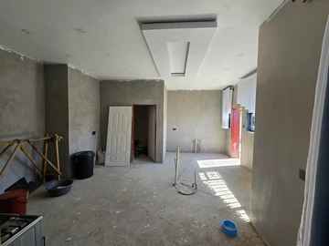 5 Bedroom Flat & Apartment