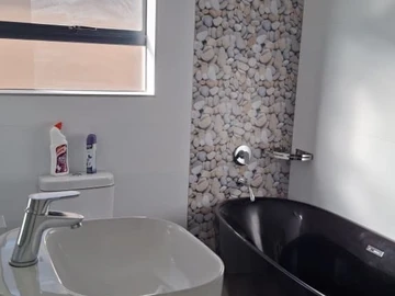 4 Bedroom Flat & Apartment