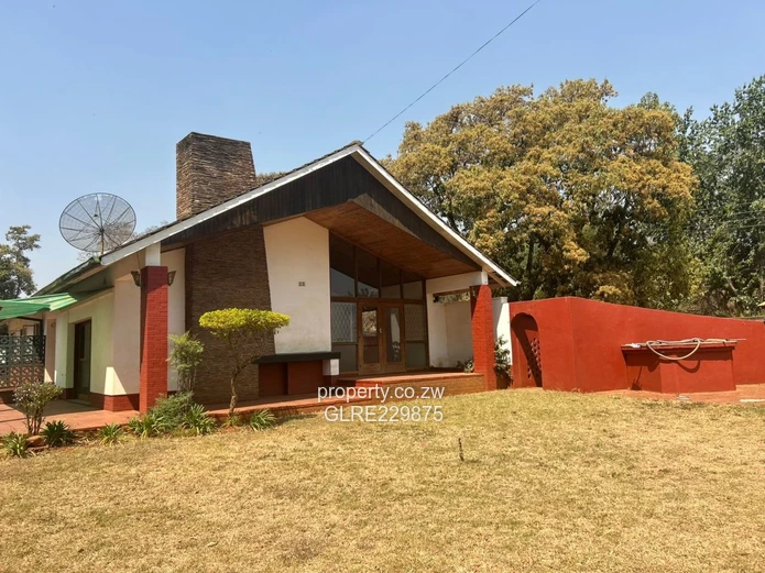 A Versatile 4Bedroom Property for Residential or Commercial Use in a Prime Greendale Location To Let