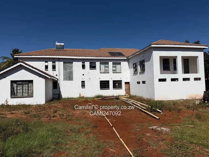 Borrowdale West:7-Bed Home with Borehole & Bright Plastered Interiors, Borrowdale West