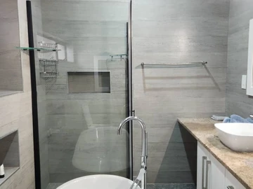 2 Bedroom Flat & Apartment