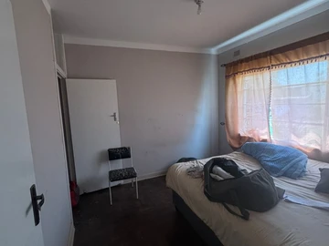 2 Bedroom Flat & Apartment