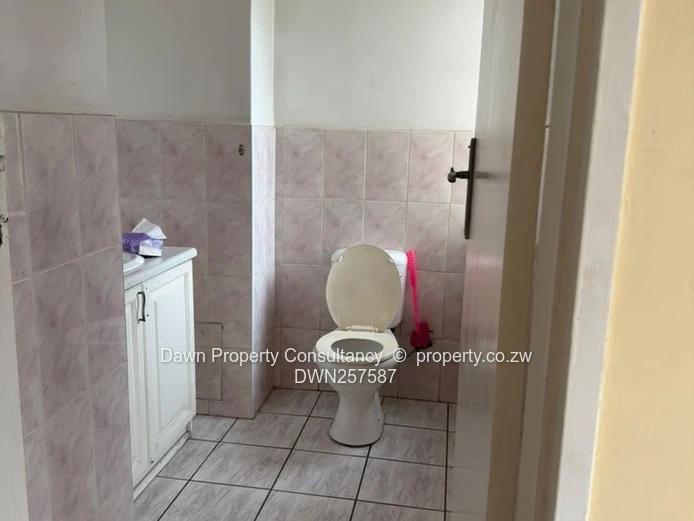 Newlands 3-Bed Flat with Borehole and Private Pool (Sole Mandate)