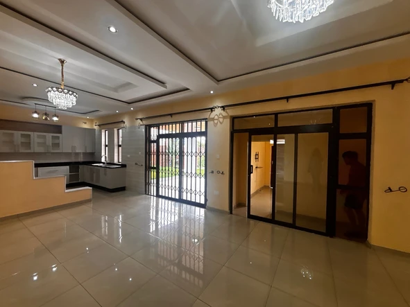 5 Bedroom Flat & Apartment