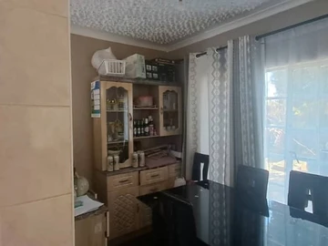 3 Bedroom Flat & Apartment