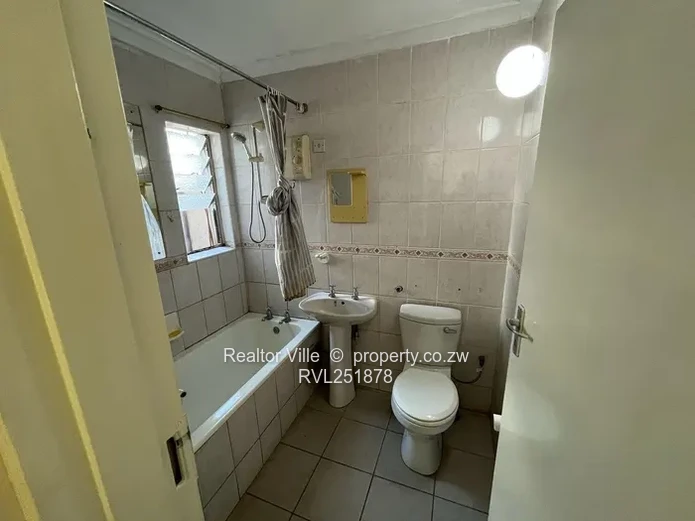 Sunlit 2-Bed Garden Flat, Greystone Park — 200 m² & Borehole
