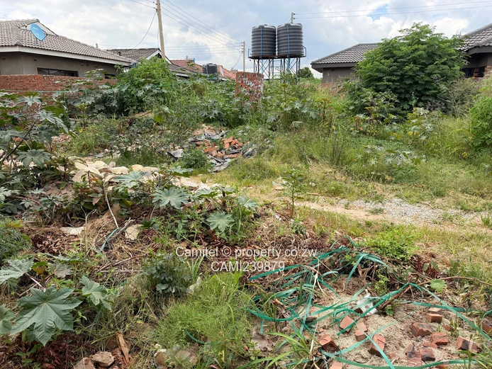 Aspindale corner stand measuring 393sqm ready to build,water,electricity and good roads 