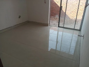 2 Bedroom Flat & Apartment