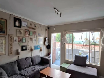 2 Bedroom Flat & Apartment
