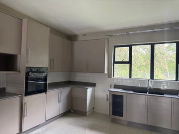 3 Bedroom Flat & Apartment