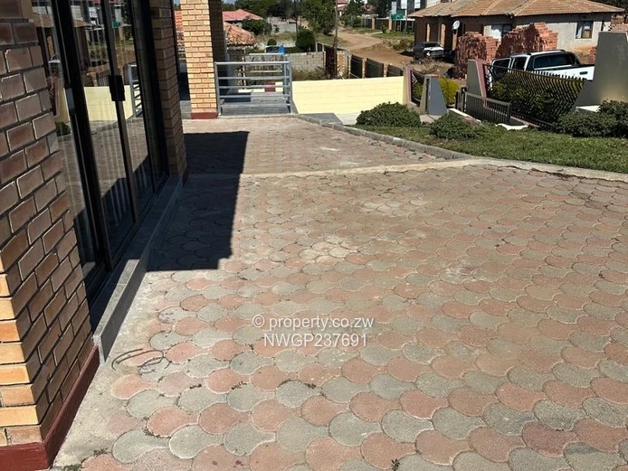 Selbourne Park 3-Bed Townhouse with Garage & Garden