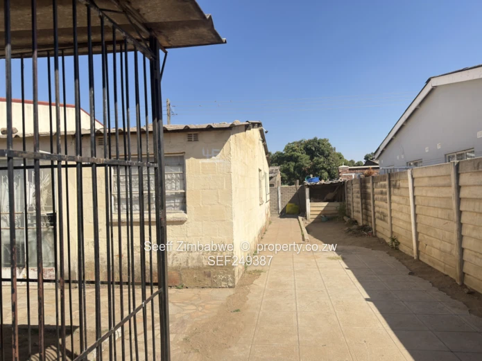 Core house in Zengeza 3 