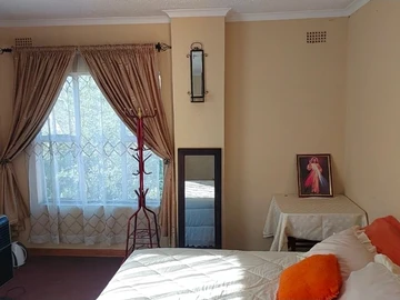 6 Bedroom House