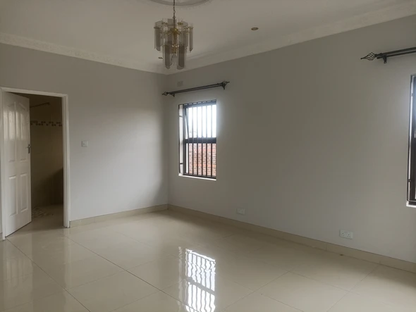 3 Bedroom Flat & Apartment