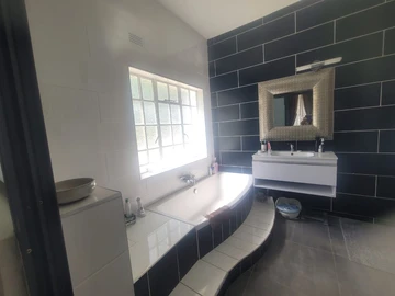 4 Bedroom Garden Flat