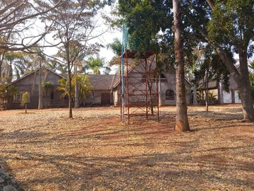 6 Bedroom House