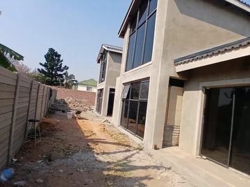 2 Bedroom Flat & Apartment