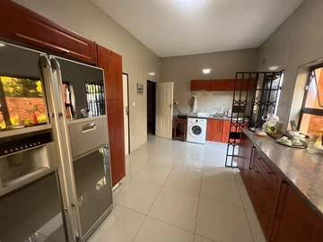 3 Bedroom Flat & Apartment