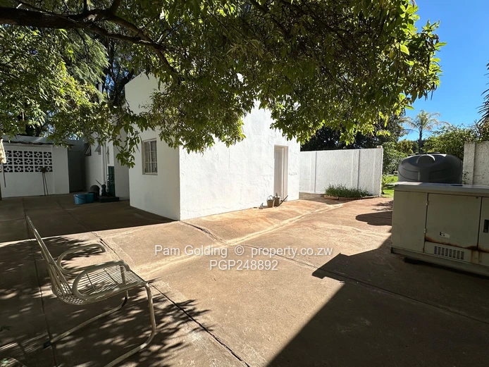 Timeless Family Home With Pool And Cottage.