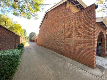 3 Bedroom Flat & Apartment