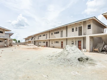 2 Bedroom Flat & Apartment