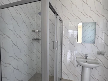 3 Bedroom Flat & Apartment