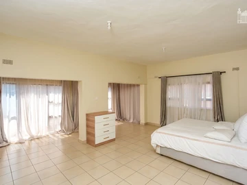 5 Bedroom Flat & Apartment
